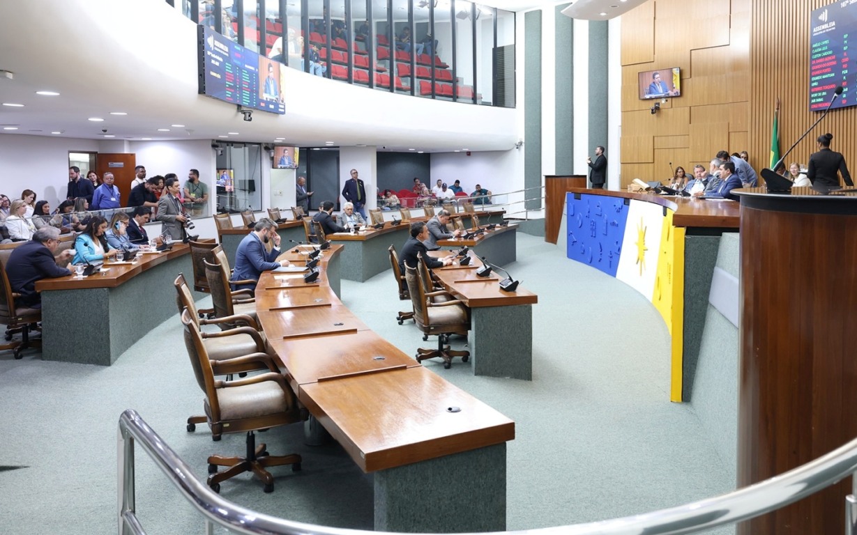 Deputados aprovam MP que reajusta salários de servidores temporários do Tocantins