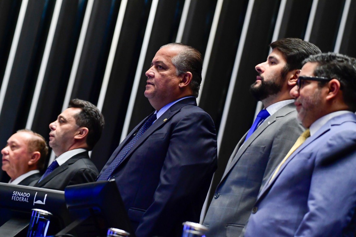 Senador Eduardo Gomes preside sessão no Senado em homenagem aos 40 anos do Programa Calha Norte