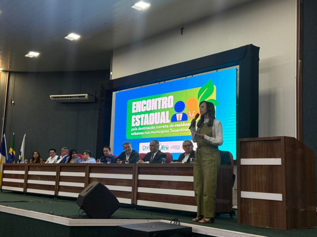 Encontro sobre resíduos sólidos reúne cerca de 90 prefeitos na ATM para encaminhar soluções para problema do lixo; consórcios podem ser o caminho