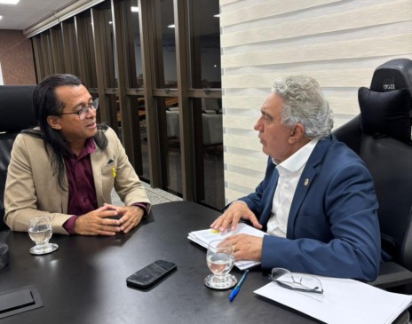 Coordenador do Escritório Estadual do Ministério da Cultura no Tocantins, Cícero Belém, e o governador interino Laurez Moreira 