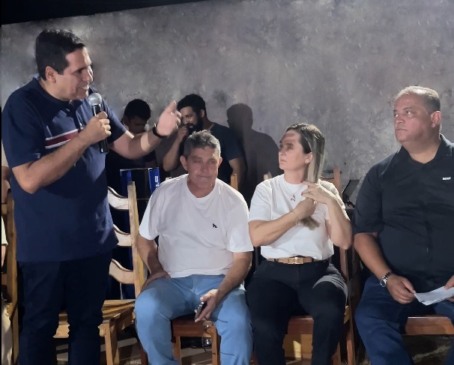 O anúncio foi feito ao lado de lideranças políticas e do senador Eduardo Gomes - Foto: Rafael Braúna