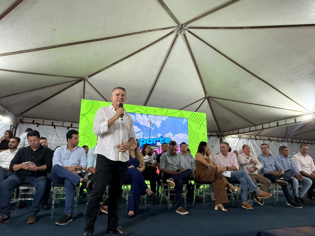 Eduardo Siqueira deixa claro que não vai renunciar para disputar o governo em 2026 e descarta também Poly e Gabi na disputa; Gestor minimiza críticas pontuais na Câmara Eduardo Siqueira deixa claro que não vai renunciar para disputar o governo em 2026 e descarta também Poly e Gabi na disputa; Gestor minimiza críticas pontuais na Câmara