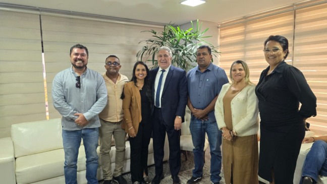 No Palácio,Vanda Monteiro leva prefeitos a Laurez, busca recursos para municípios e discute demandas prioritárias