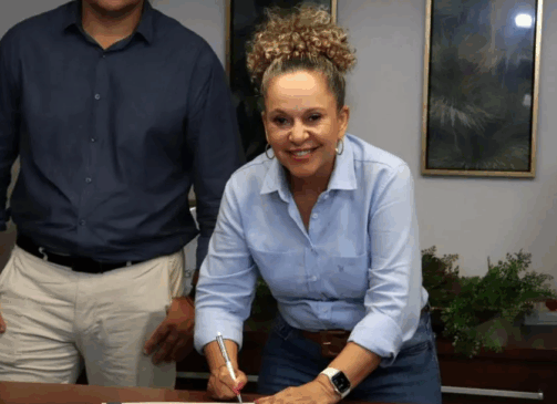 Prefeita Josi Nunes durante formalização da cessão de área no PAI - Créditos: Prefeitura de Gurupi