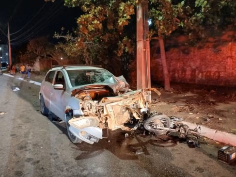 Batida entre carro e moto deixou dois mortos na quadra 504 Sul — Foto: Divulgação/Bombeiros