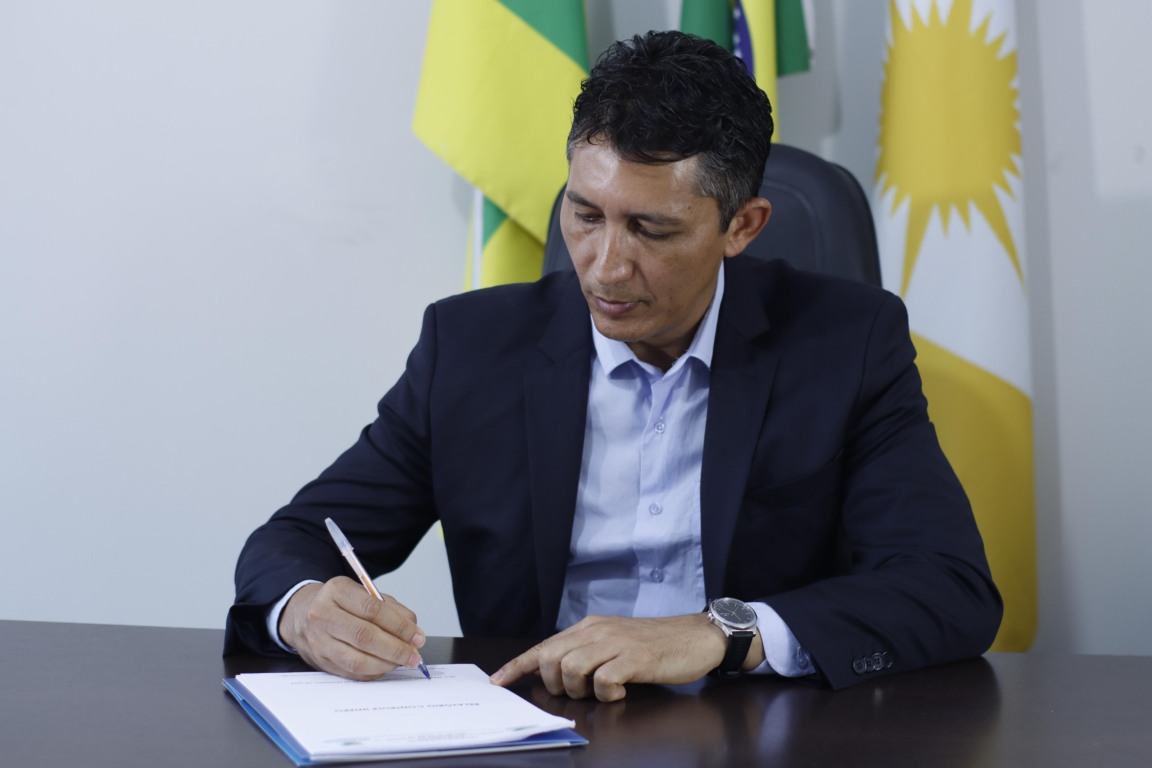 No Dia do Professor, pré-candidato Professor Adriano divulga carta e reafirma compromisso com a educação tocantinense