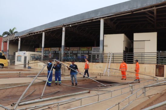 Porto: Prefeitura instala tendas e promete licitação para obra na rodoviária para os próximos dias