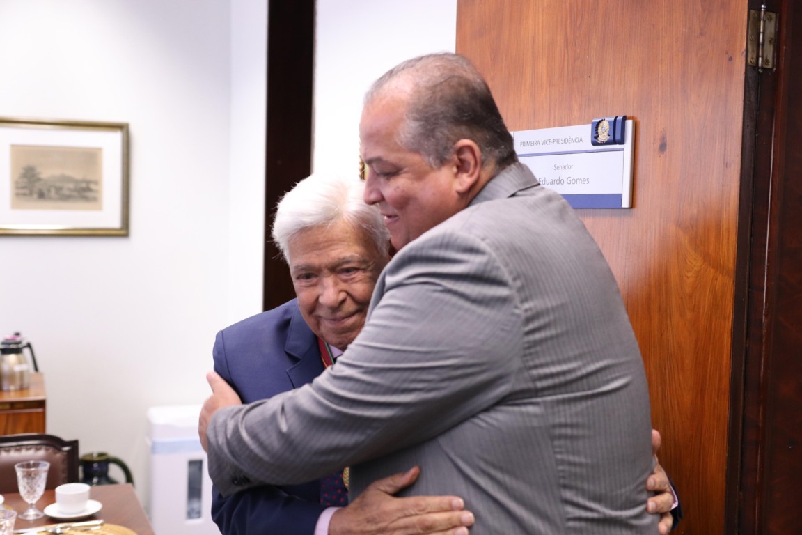 Eduardo Gomes mostra trânsito político, reconhecimento e sensibilidade no Senado com agendas de peso e gestos de empatia