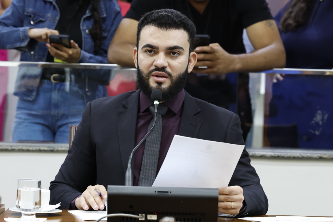 Léo Barbosa apresenta projeto que visa a reinserção social de dependentes químicos