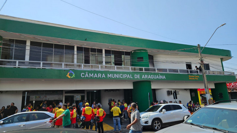 Curto-circuito força evacuação e paralisa sessão em Câmara Municipal