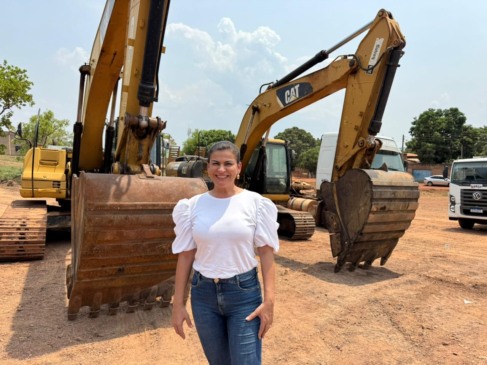 Vereadora Karina Café participa da assinatura da Ordem de Serviço que marca novo ciclo de desenvolvimento no Jardim Aureny III