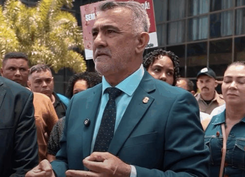 Amélio assume protagonismo político sobre o PCCR e garante a educadores: “Não existe nenhum dos 24 que tenha intenção de emperrar alguma coisa”