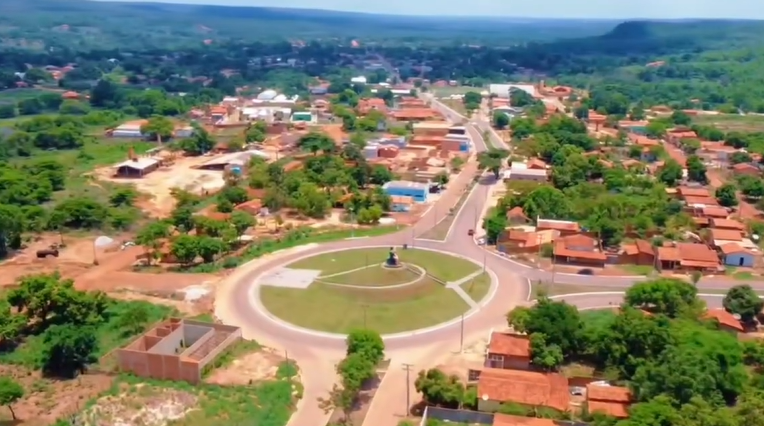 Cadê o transporte escolar? No Jalapão, crianças percorrem até 2 km a pé para irem à escola Cadê o transporte escolar? No Jalapão, crianças percorrem até 2 km a pé para irem à escola