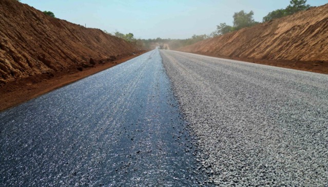 Governo do Tocantins avança para a etapa final da pavimentação do Trevo da Praia, em Gurupi, com conclusão prevista para novembro - Foto: Edes Pereira/Governo do Tocantins