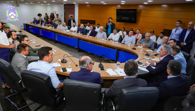 Governador Laurez Moreira em reunião com representantes do setor produtivo do agronegócio, no Palácio Araguaia Governador José Wilson Siqueira Campos, em Palmas - Foto: Márcio Vieira/Governo do Tocantins 