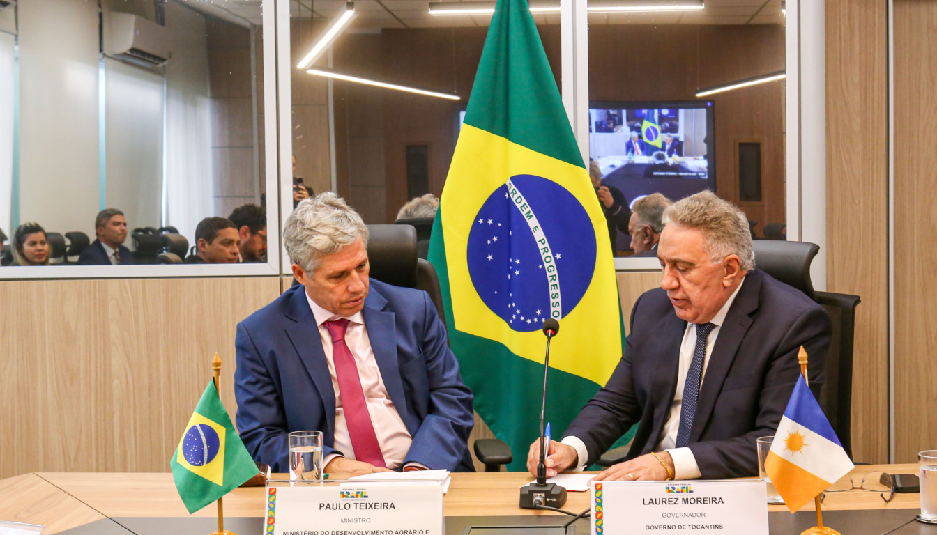O governador Laurez Moreira apresentou a proposta para criação de um assentamento rural ao ministro Paulo Teixeira - Foto: Albino Oliveira/Ascom MDA