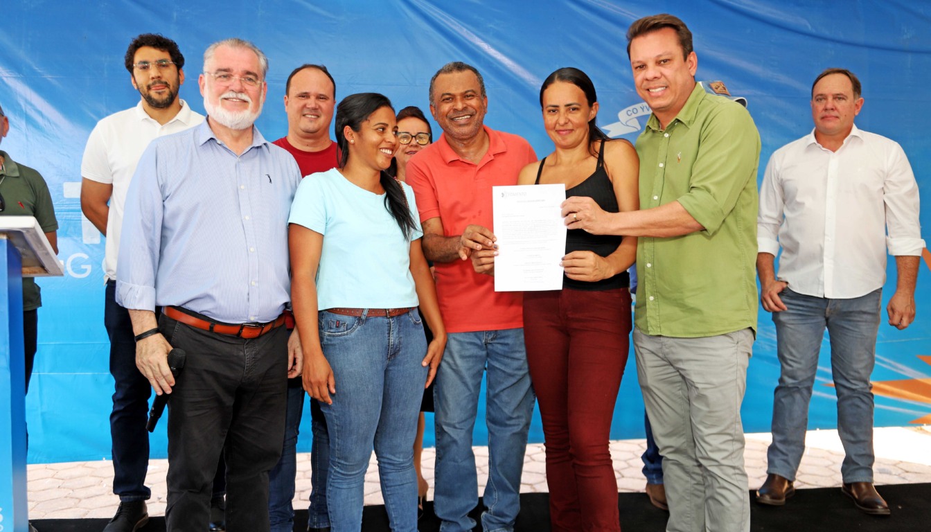 Secretário Executivo da Governadoria, Homero Barreto, o presidente da Agência de Fomento, Portílio Prado, o prefeito de Aguiarnópolis, Wanderly dos Santos Leite, durante abertura da ação integrada - Foto: Ademir dos Anjos/Governo do Tocantins 