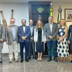 Governador Laurez Moreira com representantes do Grupo OceanPact, empresa brasileira referência em soluções sustentáveis nas áreas de meio ambiente - Foto: Fernanda França/Governo do Tocantins