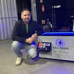 Hall dos Reis mostra o projeto piloto do sistema de geração de energia que criou - Foto: Estela Benetti