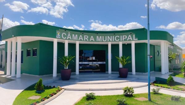 Em meio a cenário político tenso, Câmara inicia julgamento das contas de 2021 do prefeito Kasarin