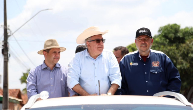 Cavalgada de Ananás atrai vários políticos; Laurez defende importância de valorizar cultura