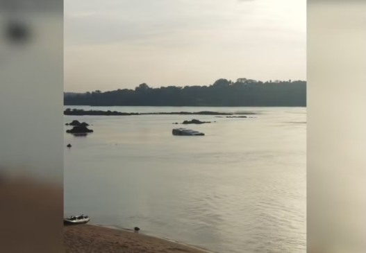 Ônibus de turismo cai no rio Tocantins após problemas nos freios; motorista morre 