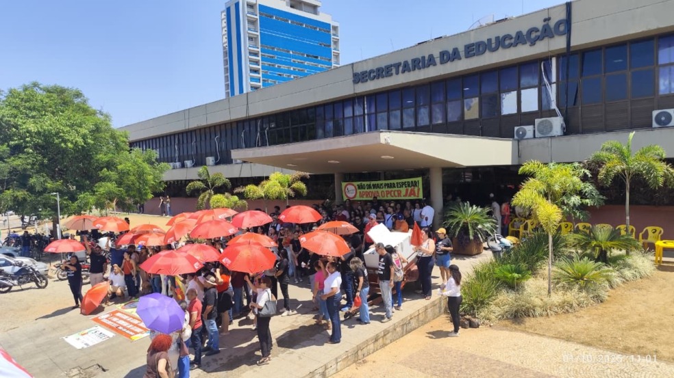 Sintet quer reunião com secretário para discutir pendências do PCCR e gratificação do PROFE Sintet quer reunião com secretário para discutir pendências do PCCR e gratificação do PROFE