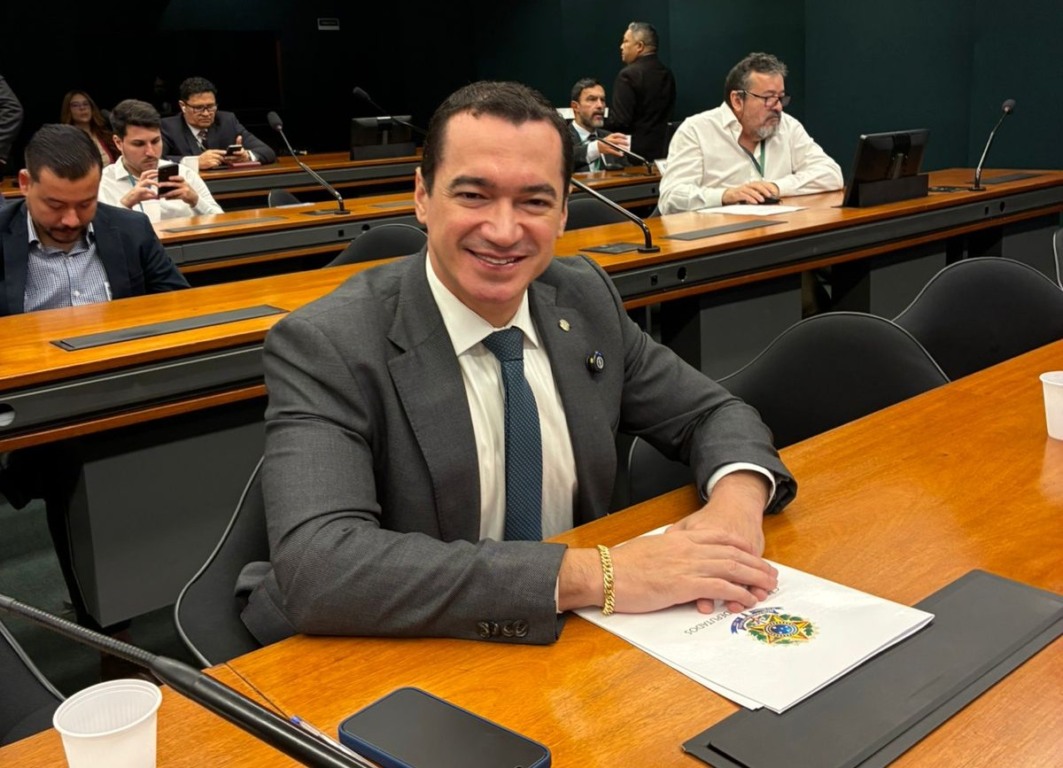 Deputado Alexandre Guimarães relata projeto que reforça segurança de pedestres com deficiência no trânsito