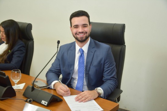 Marcos Júnior aprova dez requerimentos e reforça mandato próximo às demandas da população