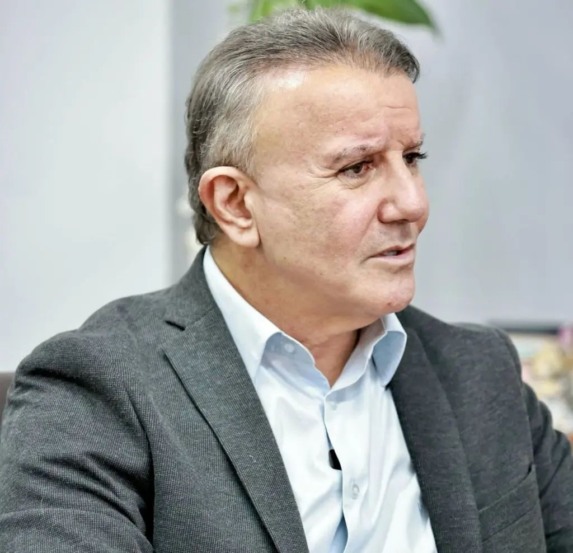 Reforma de Eduardo Siqueira vai reagrupar 10 secretarias, cortar até contratos de carros e ele avisa: “Não estou mexendo em nenhum centavo de efetivo”