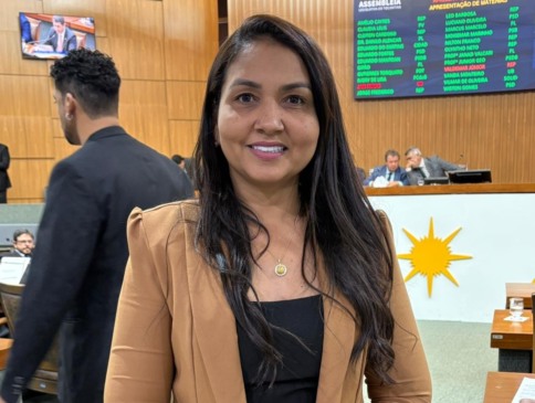 Deputada Vanda cobra envio do PCCR e se solidariza com paralisação dos professores