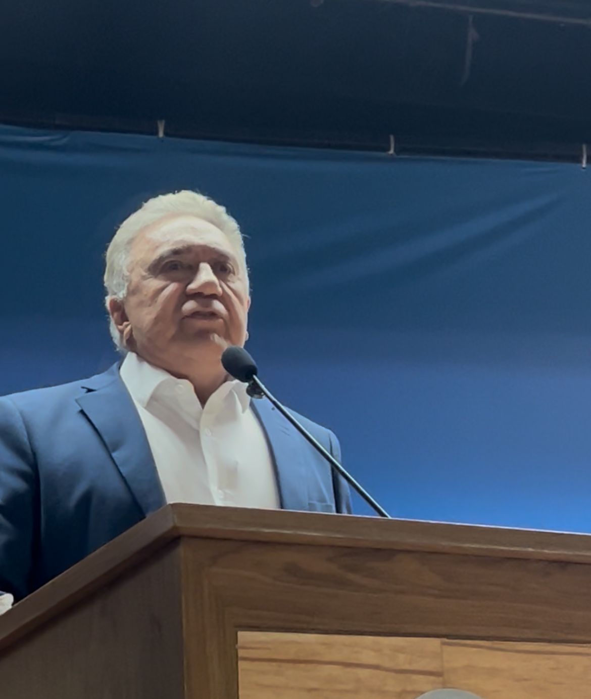 Com maioria dos deputados presentes, Laurez faz discurso com crítica ao anunciar o PCCR: “Não é justo gastar R$ 200 milhões com show num ano e não poder gastar R$ 80 milhões com a educação”