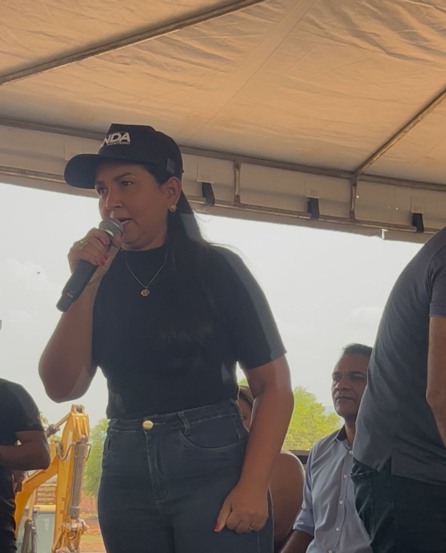 No lançamento das obras da Baixada do Aureny III, Vanda diz que Eduardo honra compromisso que exs prometeram mas não cumpriram e defende atuação de Polyanna no social