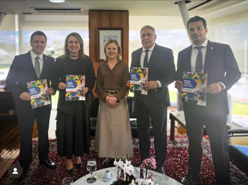 Em meio a bastidores, Laurez cumpre agenda ao lado de Kátia e Irajá em Brasília