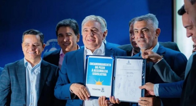 Jorge Frederico participa de cerimônia que marca envio do PCCR da Educação à Assembleia: “Mais que merecido”