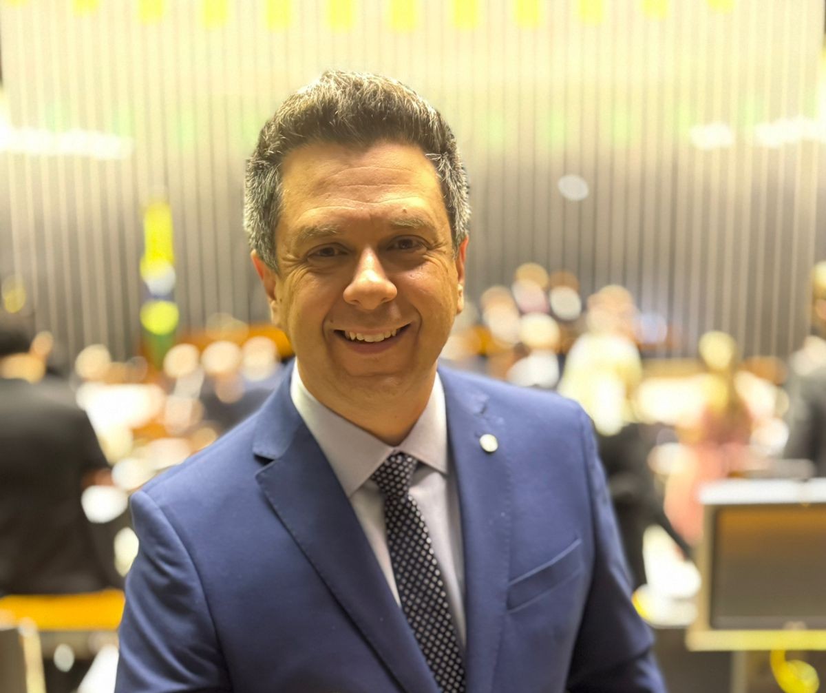 Câmara endurece combate à falsificação de bebidas e inclui projeto de Tiago Dimas que impedirá o reuso criminoso de garrafas de vidro Câmara endurece combate à falsificação de bebidas e inclui projeto de Tiago Dimas que impedirá o reuso criminoso de garrafas de vidro