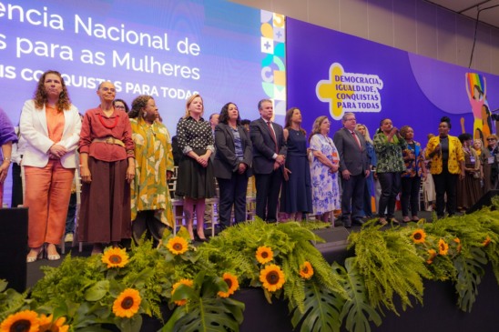 Grupo Vozes de Ébano emociona público na abertura da 5ª Conferência Nacional de Políticas para Mulheres, em Brasília