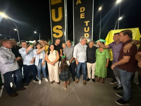 Em Tocantinópolis, Laurez acena com elogios e afagos políticos em palanque diverso e propõe a prefeitos fazer gestão em parceria