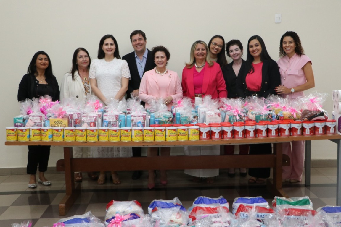 OABTO encerra Outubro Rosa com entrega de doações à Liga Feminina de Combate ao Câncer OABTO encerra Outubro Rosa com entrega de doações à Liga Feminina de Combate ao Câncer