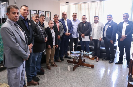 Caravanas de prefeitos lotam gabinete de Eduardo Gomes, agradecem recursos e levam novas demandas