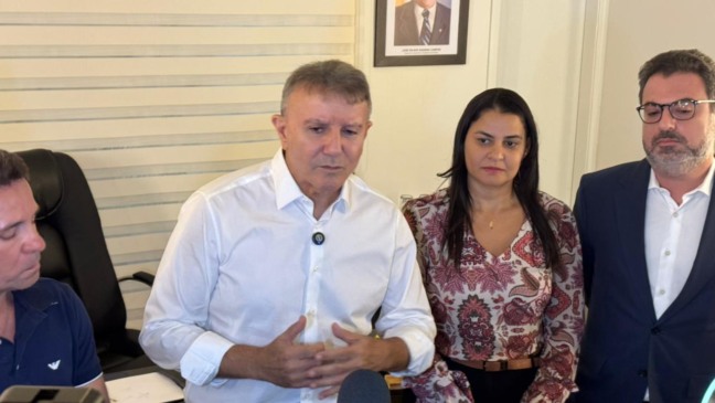 No dia dos servidores,  Prefeito Eduardo anuncia início de negociações sobre data-base e nomeação de 104 professores em Palmas