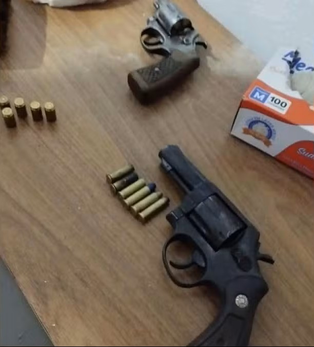 Armas de fogo apreendidas pela polícia — Foto: Divulgação/PMTO Armas de fogo apreendidas pela polícia — Foto: Divulgação/PMTO