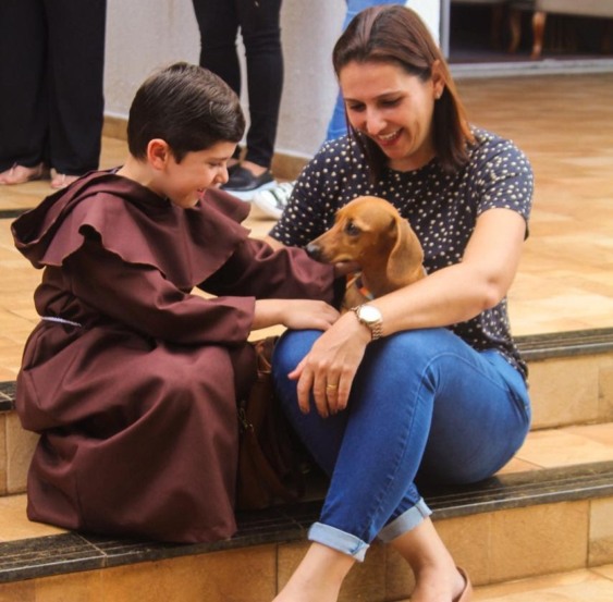 Escola da capital promove “Bênção aos Animais” com feira de adoção neste sábado, 4