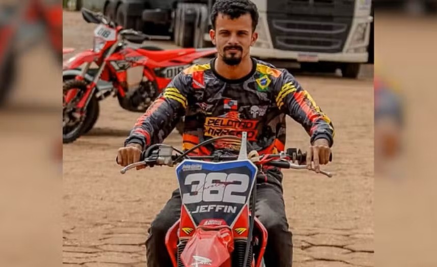 Jefferson de Oliveira Campos, de 26 anos, foi localizado cerca de 20 km do local do naufrágio — Foto: Velocross dos amigos/ Arquivo Pessoal