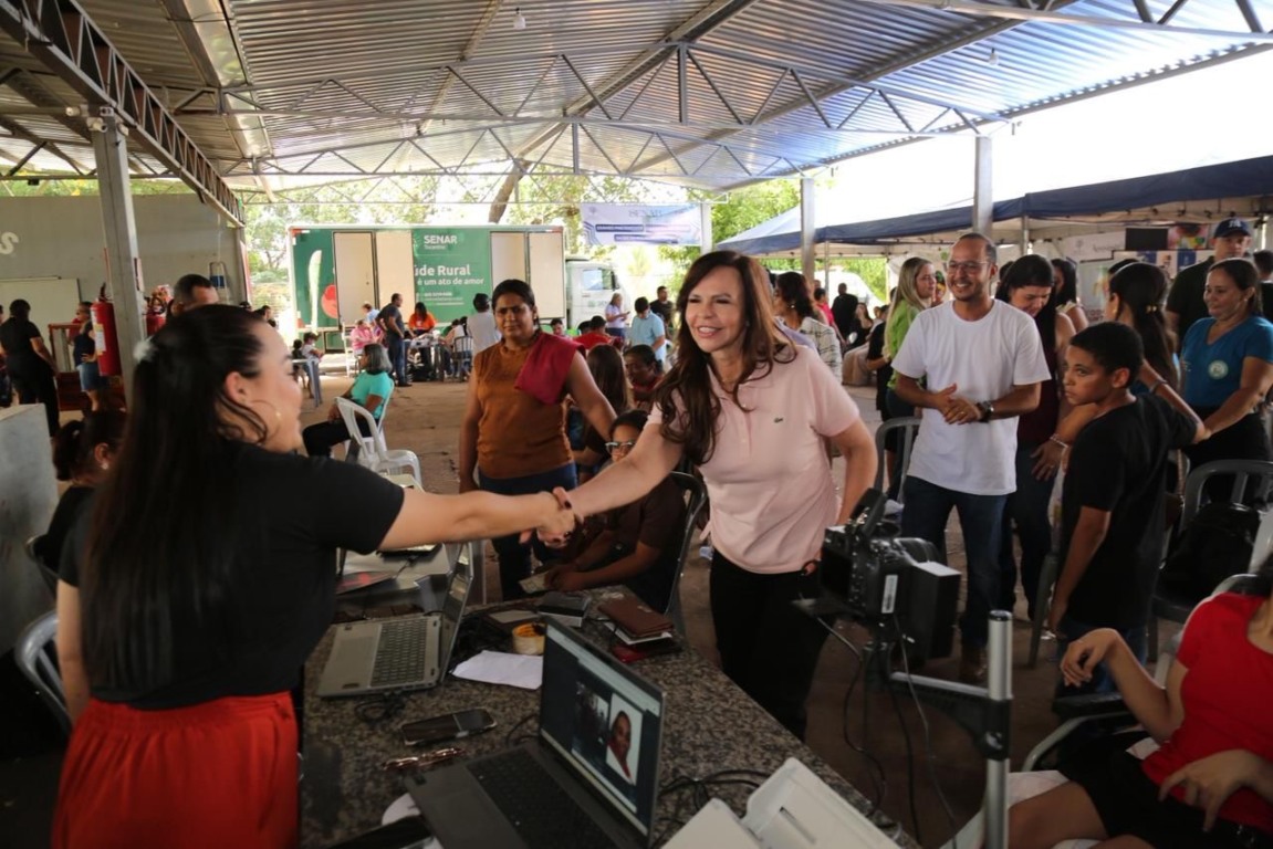 Senadora Professora Dorinha participa de Dia "D" de cidadania em comemoração ao aniversário de Miranorte e defende proximidade popular