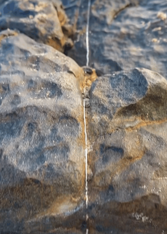 Linhas misteriosas em rochas do rio Tocantins despertam fascínio e curiosidade; Entenda