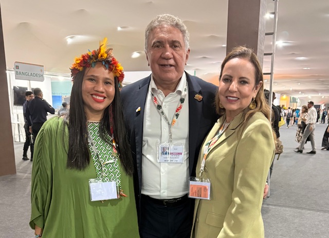 Secretária da Sepot Narubia Werreria, governador do Tocantins Laurez Moreira e 1ª Dama desembargadora Ângela Prudente na COP30 - Foto: Ascom Sepot