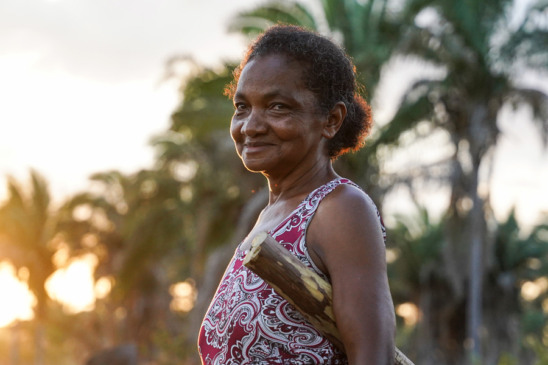Maria do Espírito Santo vive na zona rural de Axixá (TO), é quebradeira de coco babaçu e matriarca de sua família - Foto: Rafael Batista/Comunicação DPE-TO