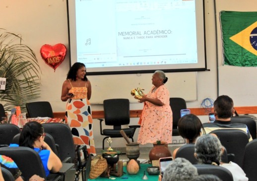 Aos 70 anos, dona Fátima transforma sua história em ato de resistência e é aprovada com louvor na UFNT