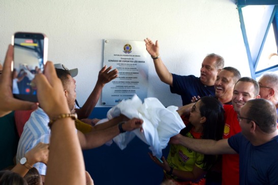 “Quem fez, fez”: Eduardo Gomes faz entrega de ginásio e anuncia pista de atletismo e R$ 1 milhão para reforma e ampliação do Estádio Dr. Magalhães em DNO